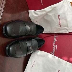 Salvatore Ferragamo Martin Loafers in size 8EE